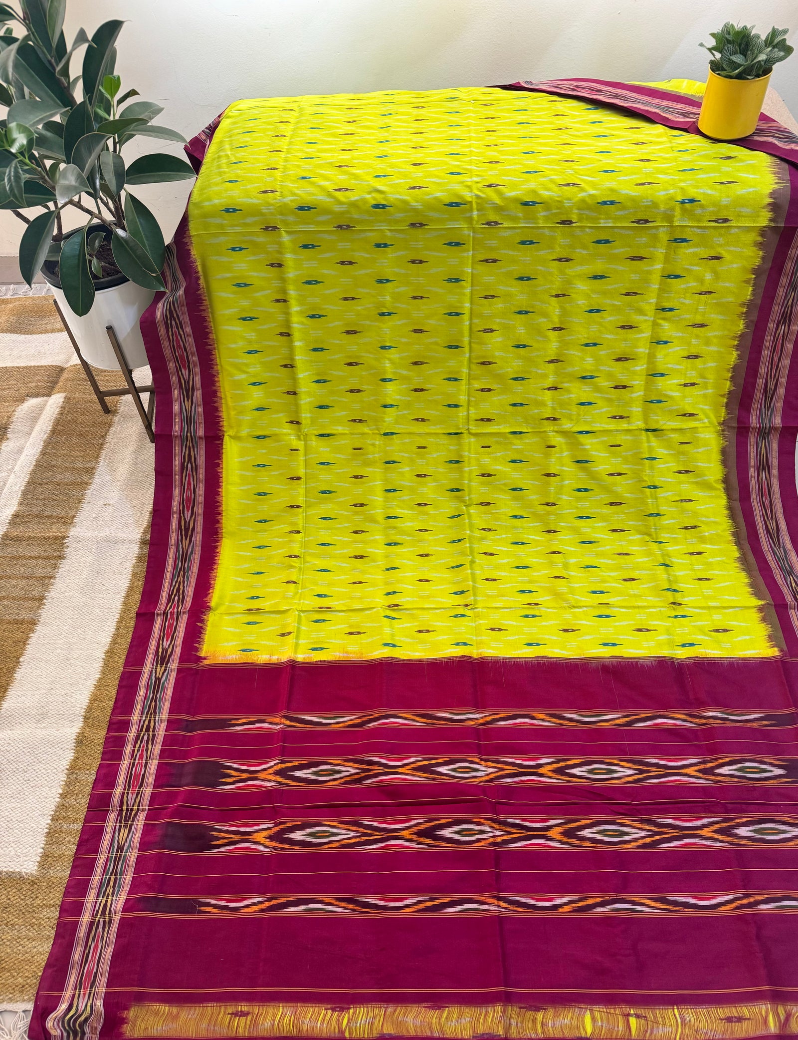 Pochampally Pure Silk Saree Lemon Yellow and Magenta in Ikkat pattern design without blouse piece