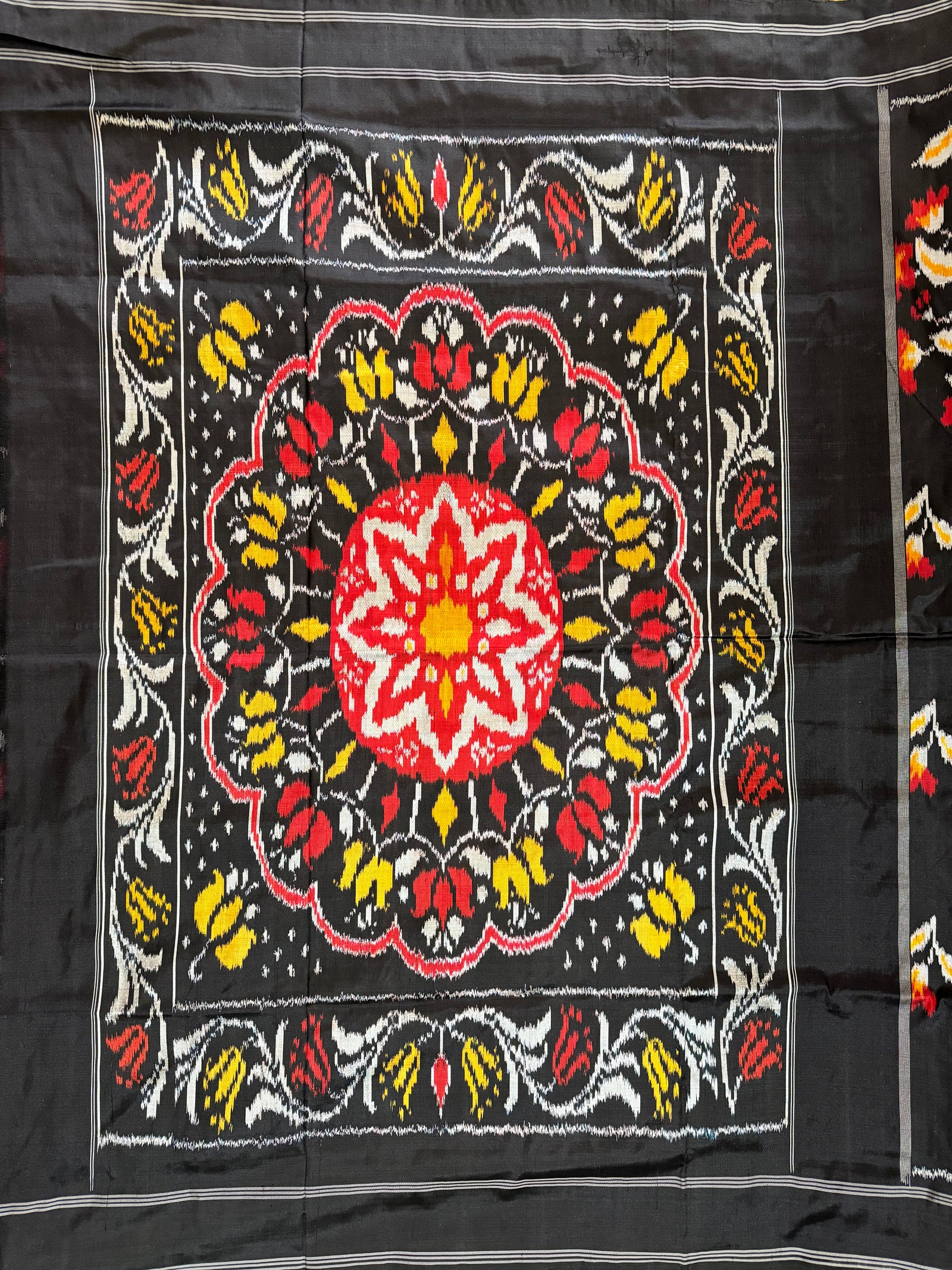 Pochampally Pure Silk Saree Black and Red with Flower design with blouse piece