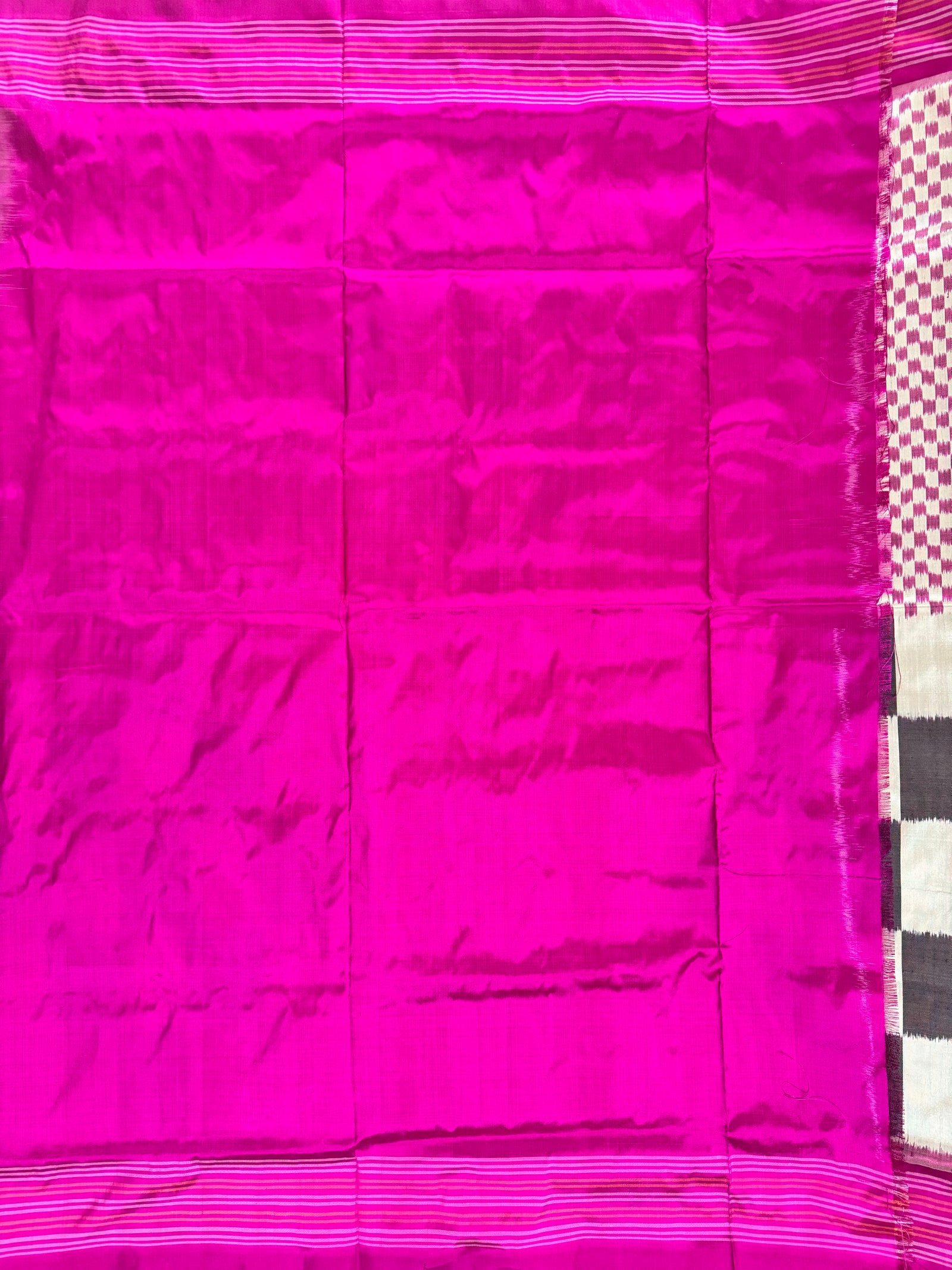 Pochampally Pure Silk Saree White and Pink in Alternating check pattern design with blouse piece