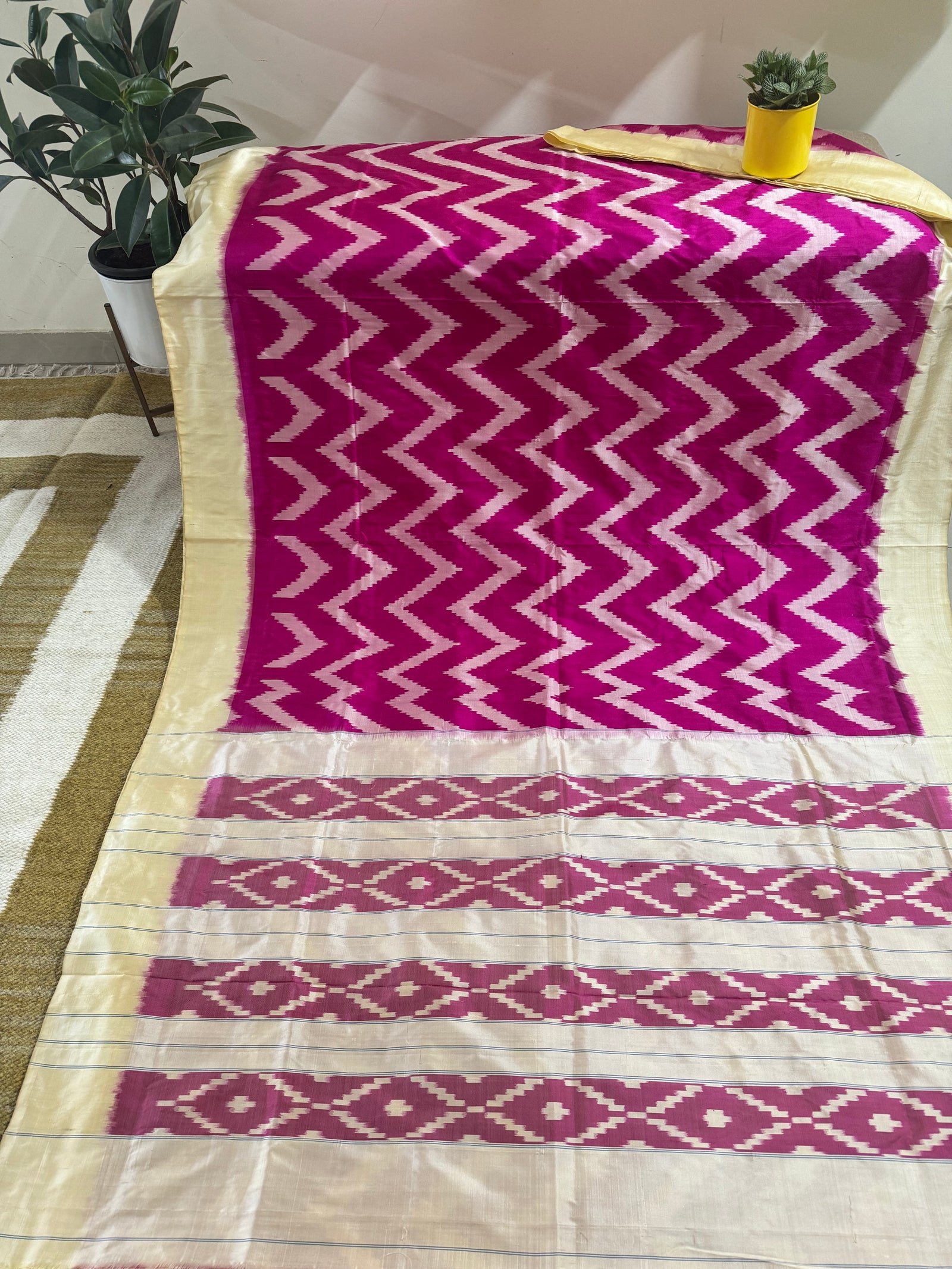 Pochampally Pure Silk Saree White and Pink in Ikkat Chevron pattern design with blouse piece