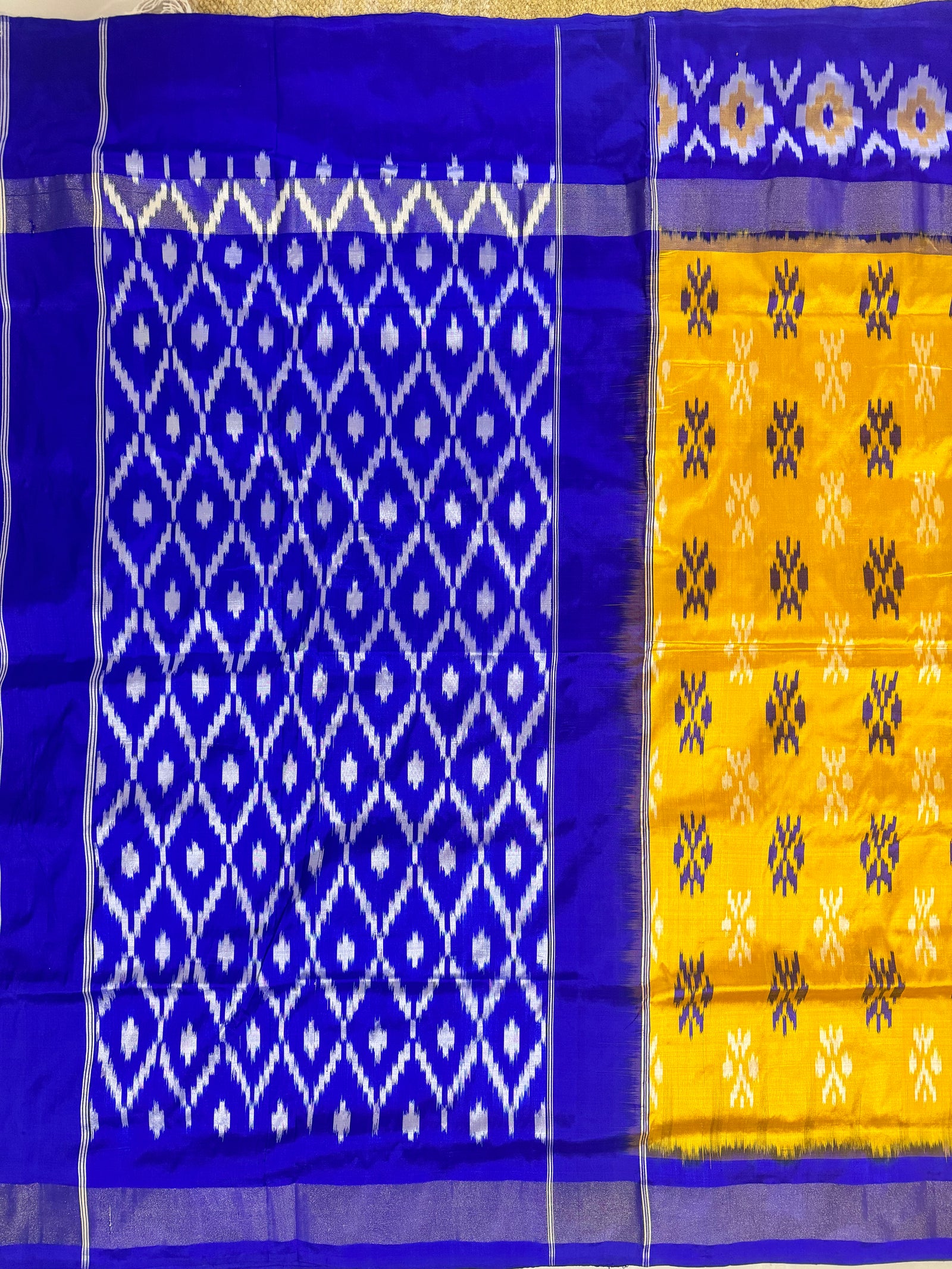 Pochampally Pure Silk Saree Blue and White in Ikkat pattern design with blouse piece