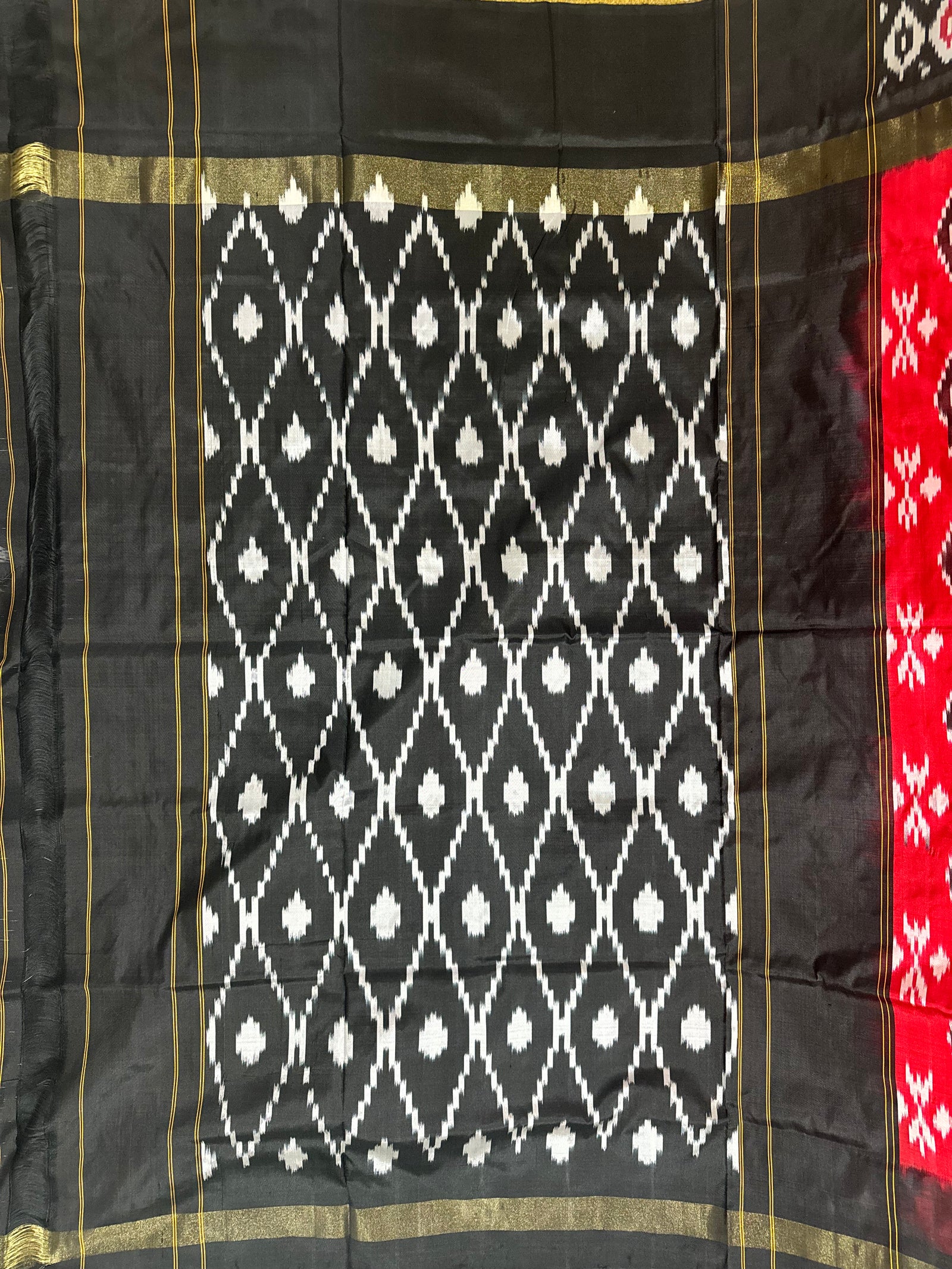 Pochampally Pure Silk Saree Red and Black in Ikkat pattern design with blouse piece