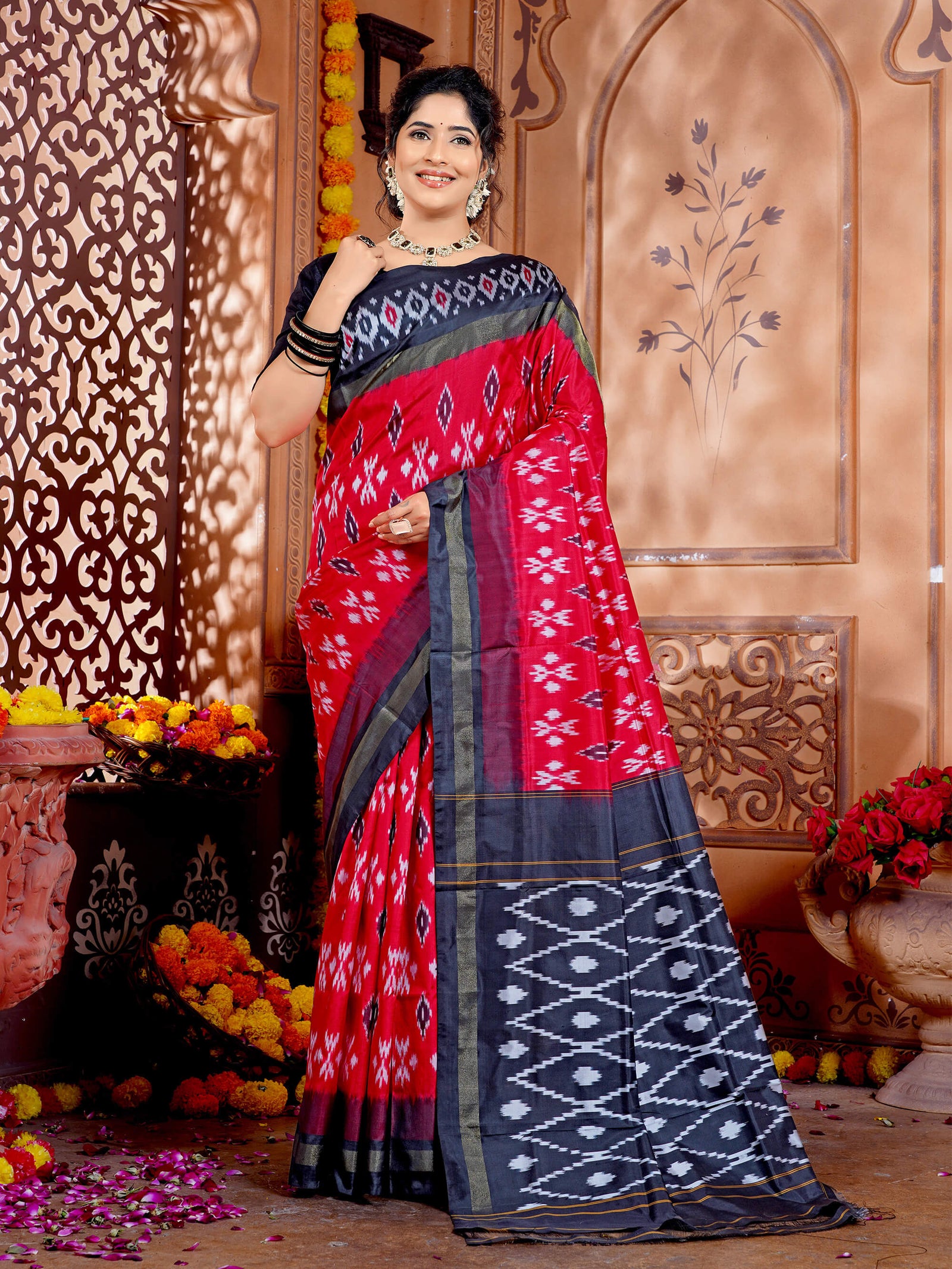 Red & Black Pure Silk Pochampally Handloom Saree in Ikkat Pattern