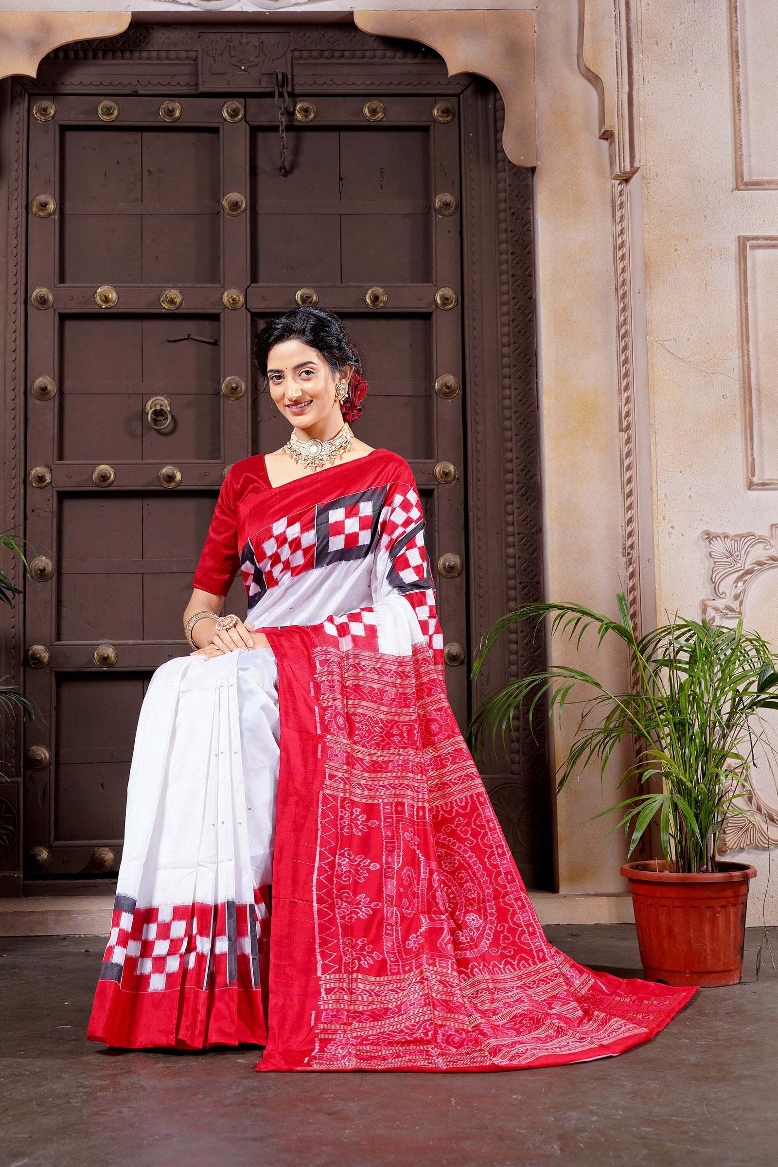 White & Red Pure Silk Sambalpuri Handloom Saree With Pasapalli Design Border